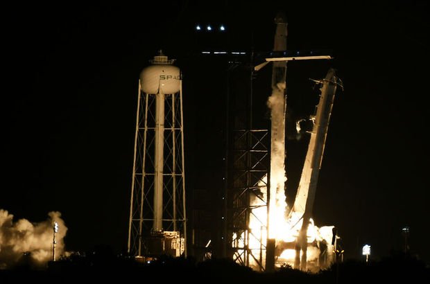 SpaceX UUI'ye 4 astronot gönderdi