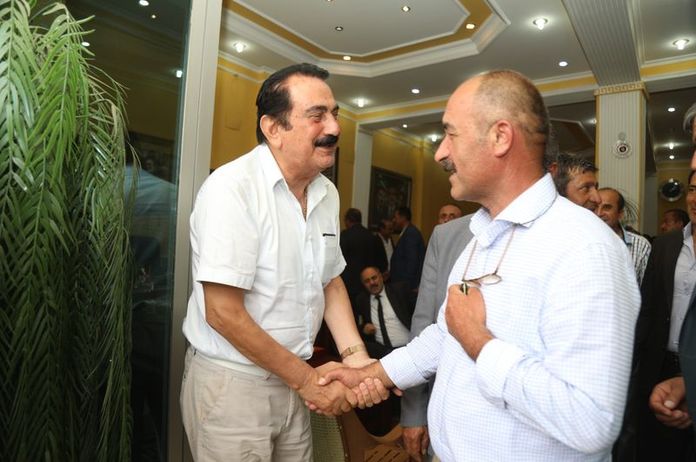 Ertuşi aşireti lideri ve bölgenin kanaat önderinden olan İskender Ertuş (solda).