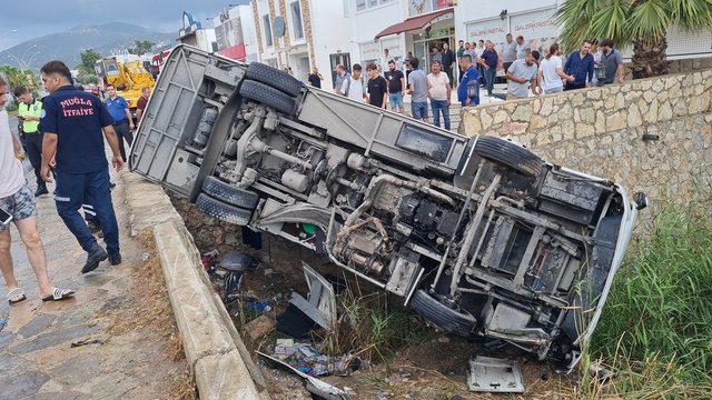 Son Dakika: Bodrum'da Minibüs Dere Yatağına Uçtu! 23 Yaralı