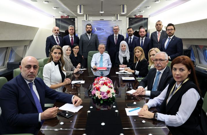 Cumhurbaşkanı Erdoğan, Habertürk TV Genel Yayın Yönetmeni Mehmet Yeşilkaya ve Show TV Spikeri Pınar Erbaş'ın da aralarında bulunduğu gazetecilerin sorularını yanıtladı