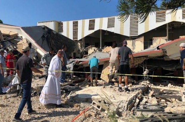 Meksika'da kilisenin çatısı çöktü: En az 10 kişi öldü