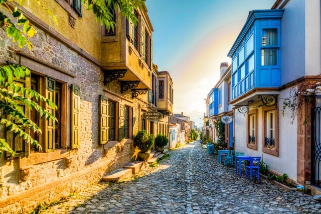 <span>Ayvalık evleri ve çarşısı</span>