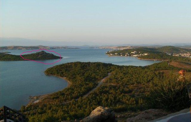 Taşlı Manastır ya da Tımarhane Adası (Agias Paraskevi manastırı)