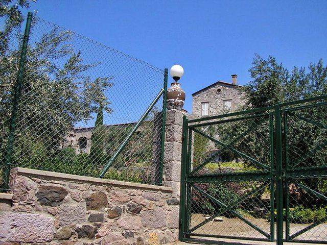 Leka Panaya Manastırı (Koruyan Meryem Manastırı)
