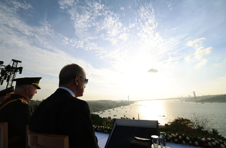 Cumhurbaşkanı Recep Tayyip Erdoğan, Cumhuriyet'in ilanının 100. yıl dönümü dolayısıyla İstanbul Boğazında düzenlenen Cumhuriyet Bayramı Kutlama Etkinlikleri’ne katıldı