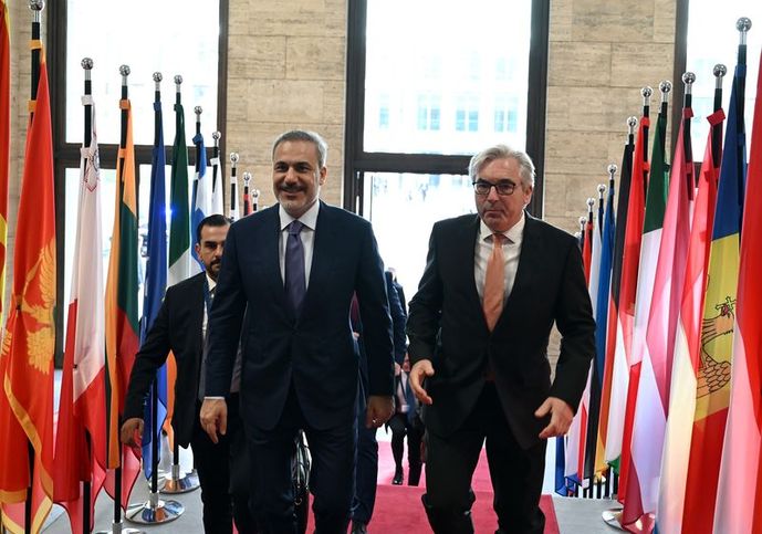 Dışişleri Bakanı Fidan Berlin'de: Alman mevkidaşı Baerbock ile görüştü ...