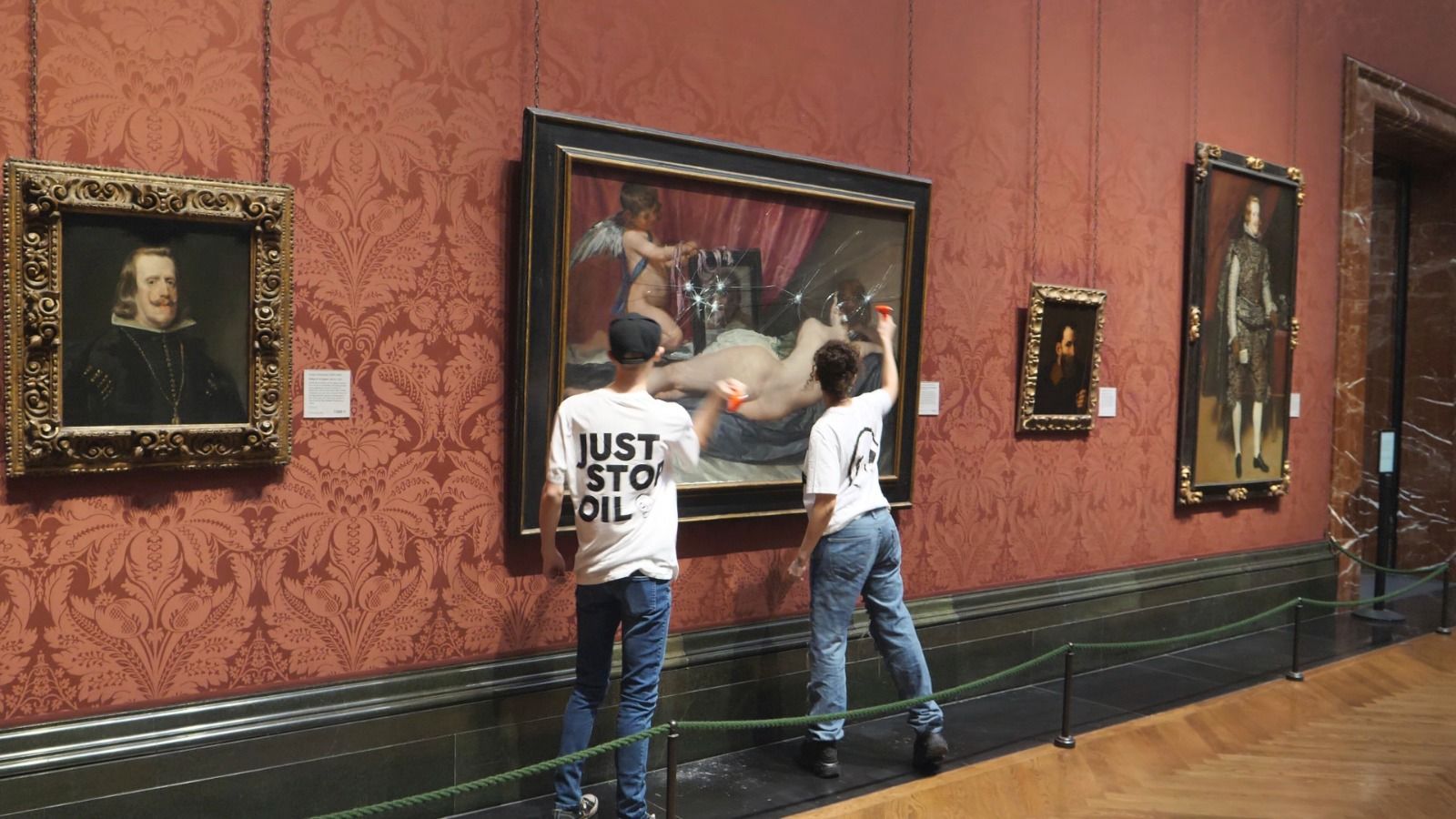 ngiltere'de iklim aktivistleri, National Gallery'de sergilenen tablonun koruyucu camn krd
