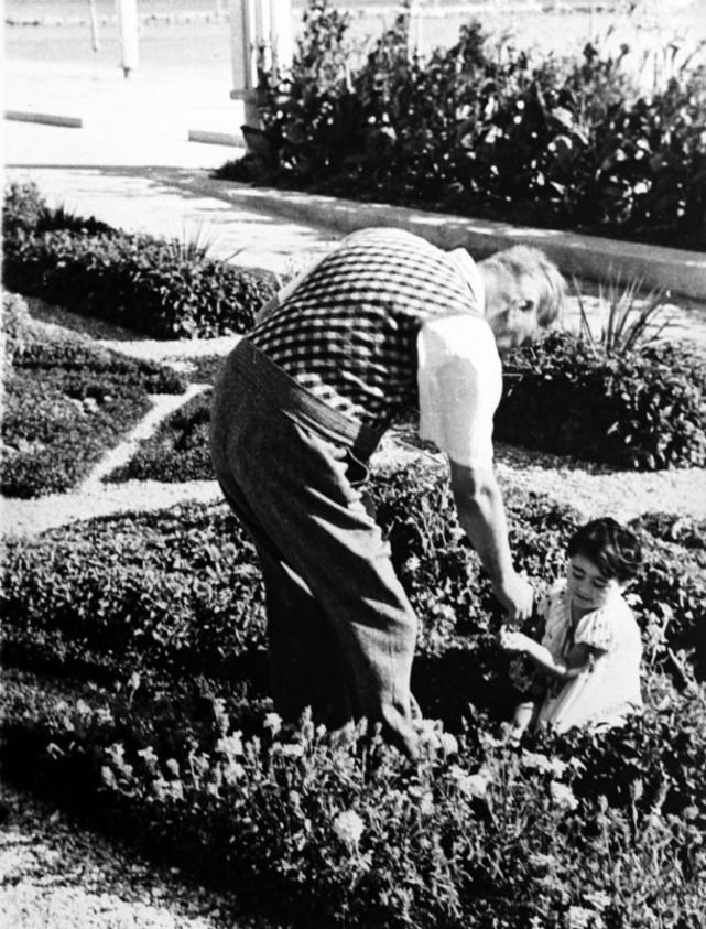 Atatürk, manevi kızı Ülkü ile Florya'da (12.09.1936)