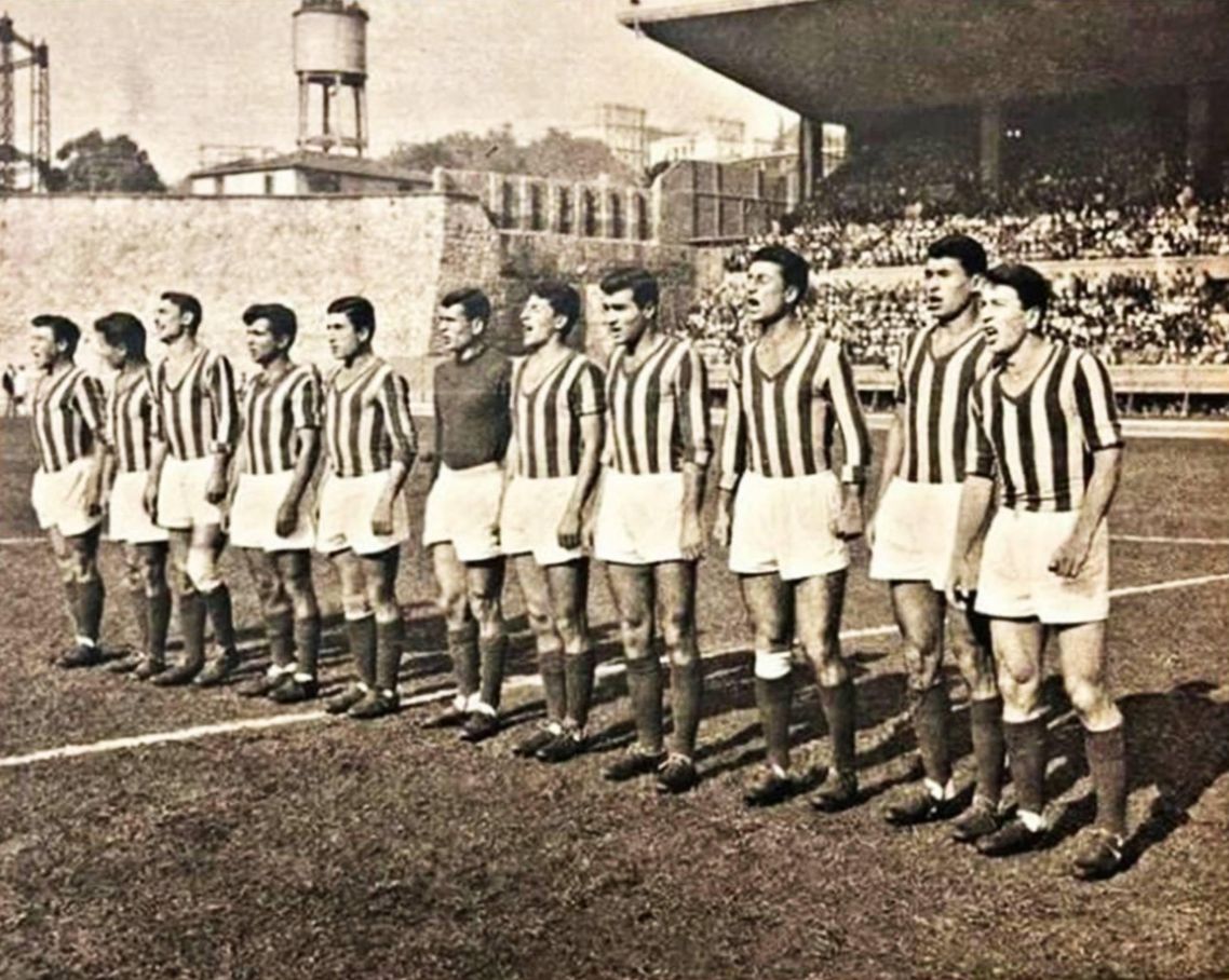 FOTO: Fenerbahçeli futbolcu Akgün Kaçmaz (soldan dördüncü (görülüyor)