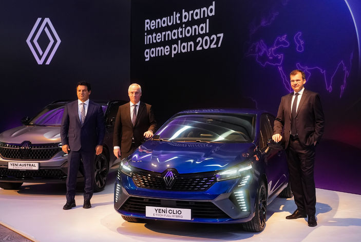MAİS A.Ş. CEO’su Dr. Berk Çağdaş, Renault CEO'su Fabrice Cambolive ve Renault Group Türkiye CEO’su Jan Ptacek