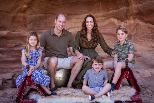 Prens William ve Prenses Kate Middleton'dan geleneksel Noel foto�raf�
