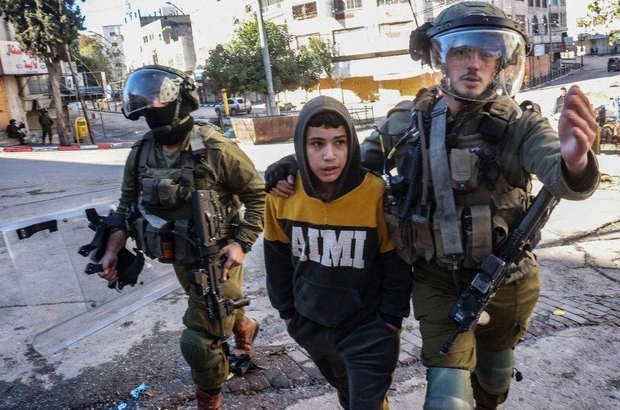 İsrail'in binlerce Filistinliyi aylarca gözaltında tutma yöntemi