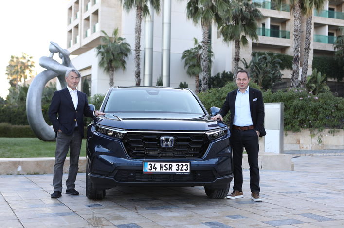 Honda Türkiye Başkanı Satoru Yamada ve Honda Türkiye Kıdemli Genel Müdür Yardımcısı Bülent Kılıçer