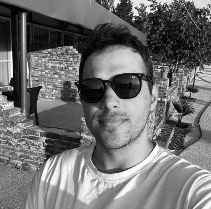 Beykoz'da elektrik panosuna �arpan motosikletli hayat�n� kaybetti