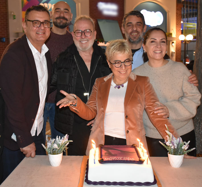 Özden Özgürdal, Cem Cücenoğlu, Uğurkan Erez, Ayşe Erbulak,  Dağhan Külegeç ve Sevinç Erbulak