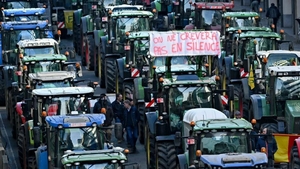 Avrupa'da çiftçiler sokakta: Brüksel'de prostoculara tazyikli su ile müdahale