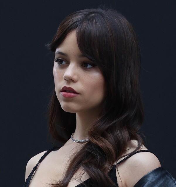 Jenna Ortega ve Martin Freeman&rsquo;dan tartışma yaratan sevişme sahnesi