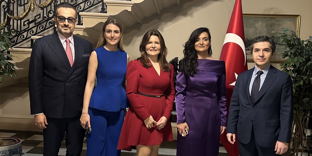 Londra'da görkemli defile