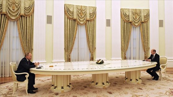 Rusya Devlet Başkanı Vladimir Putin ve Almanya Başbakanı Olaf Scholz, Şubat 2022’de Rusya’nın başkenti Moskova’da görüşmüştü (Foto: AA)