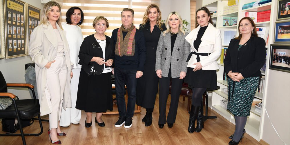 Güçlü kadınlardan “Eğitime Destek”