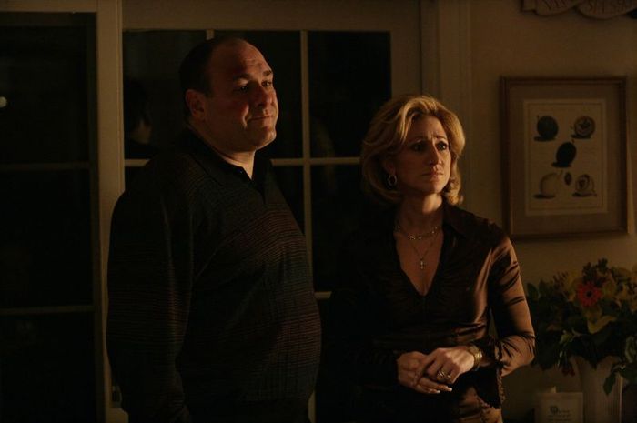The Sopranos dizisinde Tony Soprano (James Gandolfini) ve eşi Carmela Soprano (Edie Falco)
