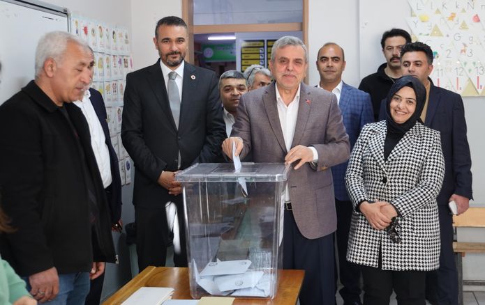 Şanlıurfa Büyükşehir Belediye Başkanı ve AK Parti Büyükşehir Belediye Başkan adayı Zeynel Abidin Beyazgül