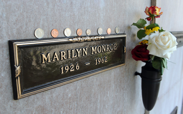 Marilyn Monroe'nun mezarına komşu mezar yeri, 6 milyon TL'ye satıldı ...