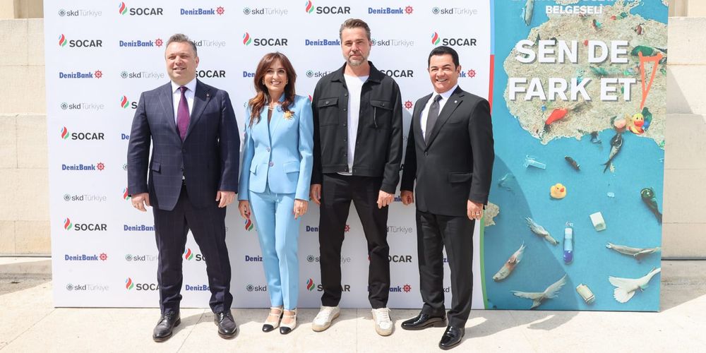 “Sen De Fark Et”