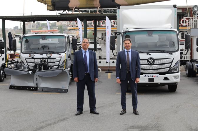 Otokar Ticari Araçlar Yurt İçi Pazarlama ve Satış Direktörü Murat Tokatlı ve Otokar Genel Müdür Yardımcısı Kerem Erman