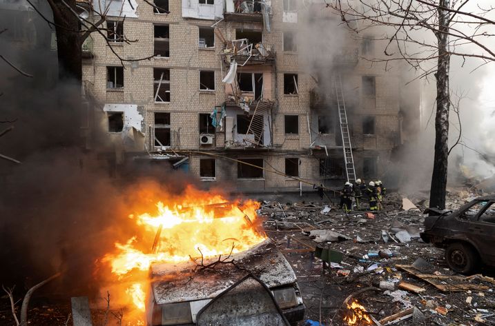 Harkiv'de sivil binalar Rus füzelerine hedef