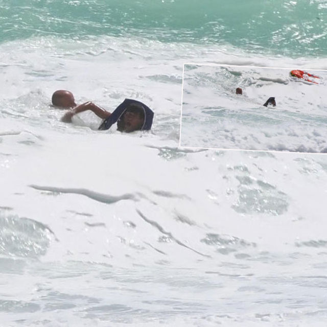 Dev dalgalara aldırış etmeyip denize girdi! İnsansız cankurtaran robotu kurtardı!