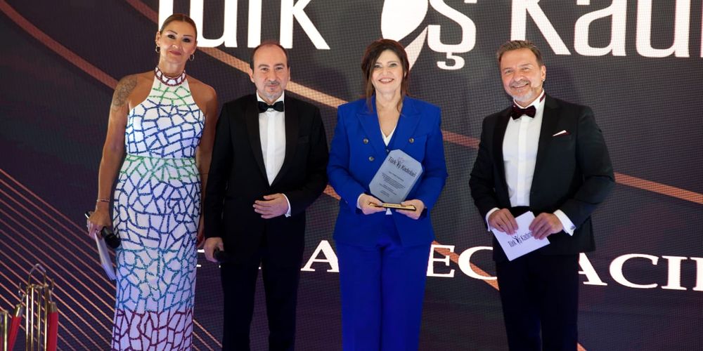 Türk İş Kadınları Plaket Töreni...