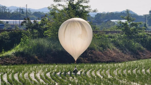 Son dakika: Kuzey Kore, Güney Kore'nin sınır şehirlerine balonlarla çöp gönderdi