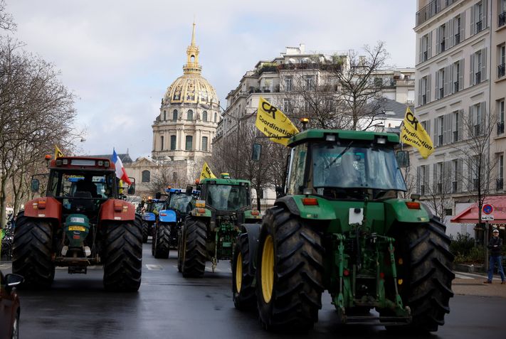 Çiftçiler Paris'te eylemde