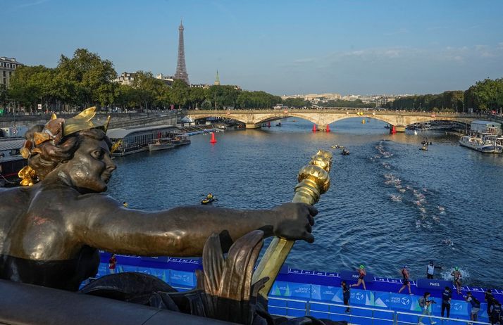 Seine Nehri'nin serin havasını taşıyan yürüyüş koridorları oluşturulmuş