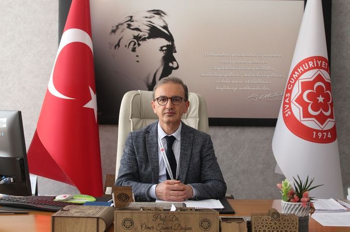 Sivas Cumhuriyet Üniversitesi Sağlık Hizmetleri Uygulama ve Araştırma Hastanesi Başhekimi Ömer Tamer Doğan
