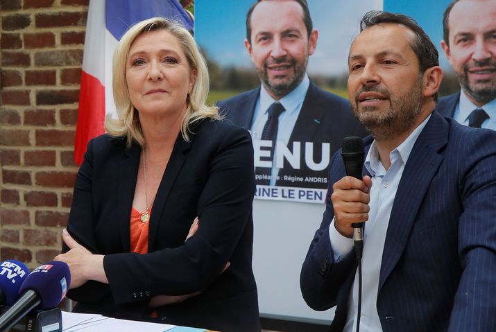 Marine Le Pen ve parti sözcüsü Sebastien Chenu