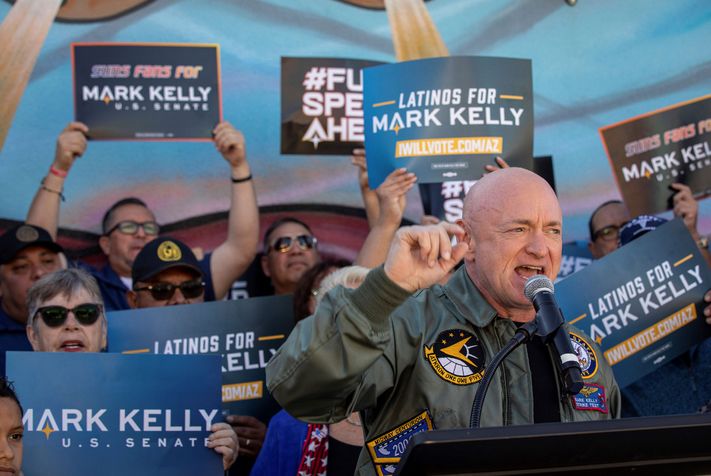 Emekli astronot Mark Kelly