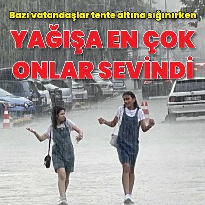 Düzce'de yağmura sevindiler, yağış altında oynayarak serinlediler - Güncel Haberler