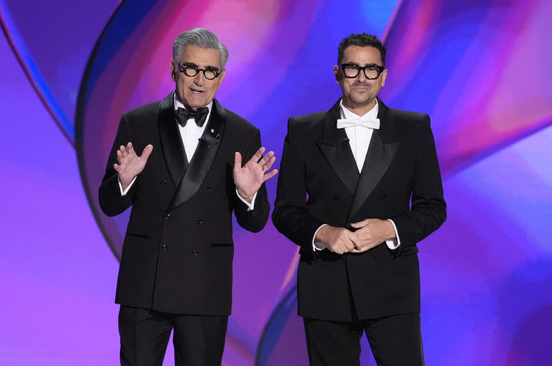 Geceye ev sahipliği yapan Eugene Levy ve Dan Levy 