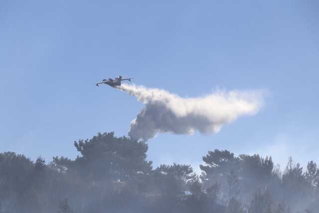 Mu�la'n�n 2 il�esinde orman yang�nlar�na m�dahale s�r�yor