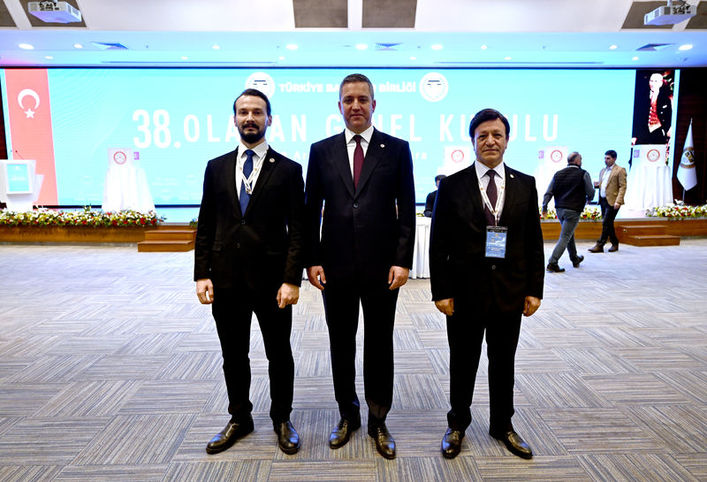 Başkanlık için mevcut TBB Başkanı Erinç Sağkan (ortada), Samsun Barosu’na kayıtlı avukat Emrah Yavuzcan (solda) ve Muş Barosu’na kayıtlı avukat Mehmet Zahit Söylemez (sağda) yarışıyor