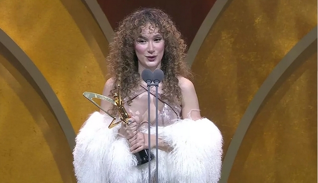 Cem Y�lmaz'dan Mela Bedel'e: Tebrik ederim g�l�m