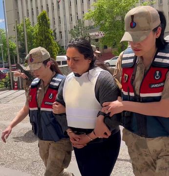 Eşini keser ve kürekle öldüren Padına Avcı.