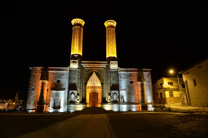 Çifte Minareli Medrese