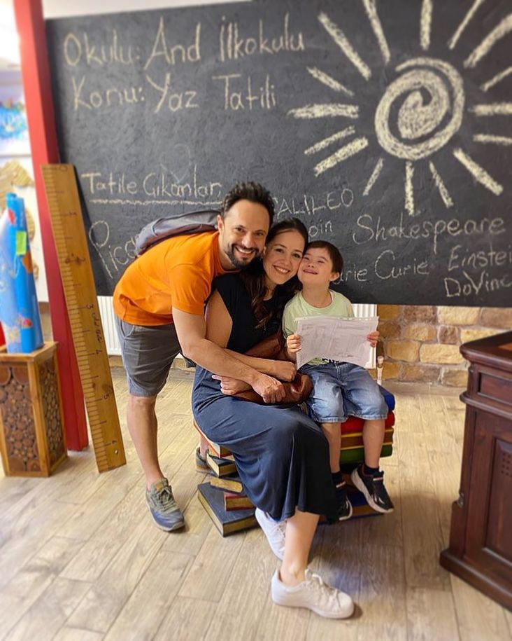 Özgün Uğurlu, eşi Nida Karaçar ve çocukları Ediz Uğurlu