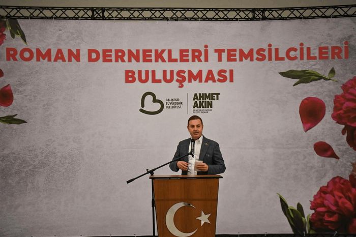 Balıkesir Büyükşehir Belediye Başkanı Ahmet Akın, orkestranın duyurusunu Roman Dernekleri Temsilcileri Buluşması'nda duyurmuştu.