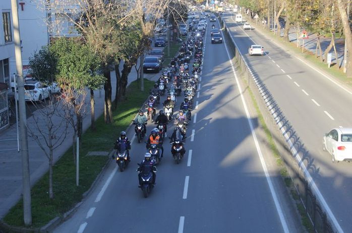 Yusuf Arda Gündüz'ün ölümünü meslektaşları, uzun konvoy oluşturarak protesto etti.