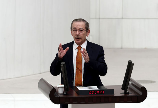 İlk AK Parti hükümetlerinin önemli isimlerinden Abdüllatif Şener, başbakan yardımcılığı yapmıştı.