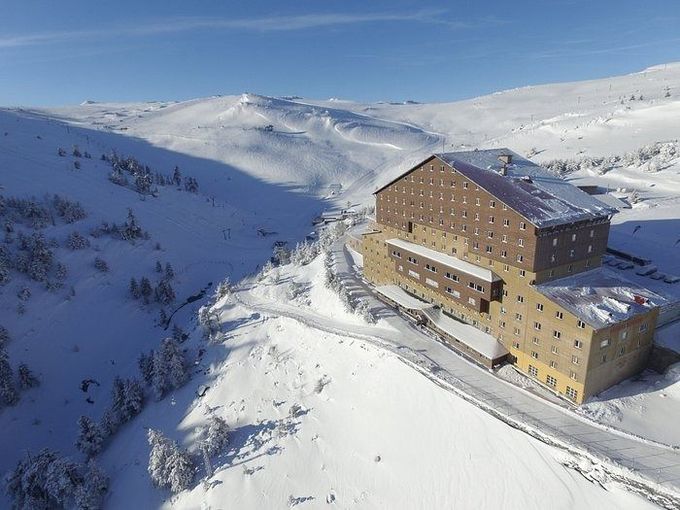 Yangın, Bolu Kartalkaya'da hizmet veren Grand Kartal Otel'de yaşandı.